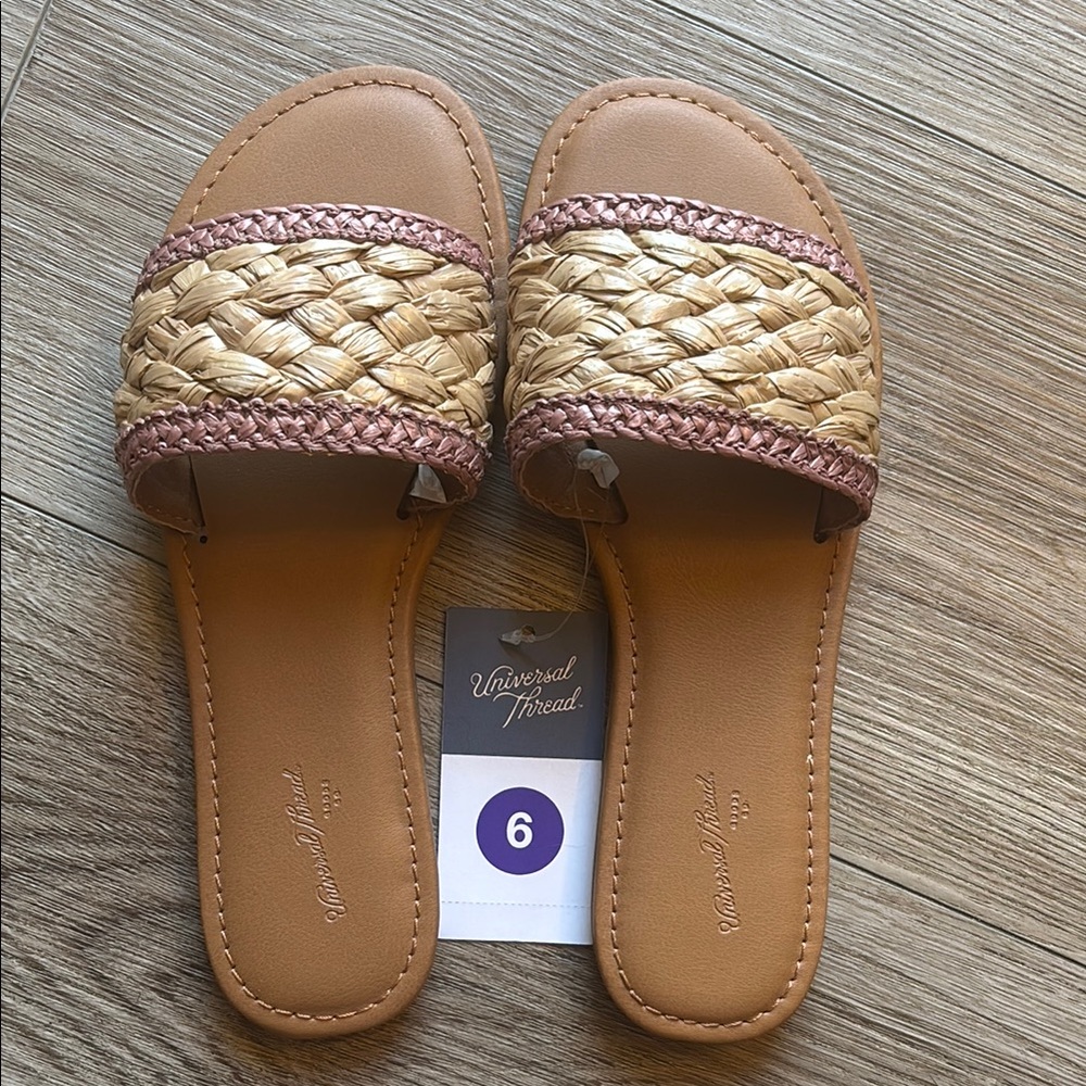 NWT Universal Thread “Dez” Sandals sz6